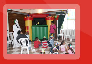Titeres gigantes y teatrinos inflables para fiestas infantiles.
